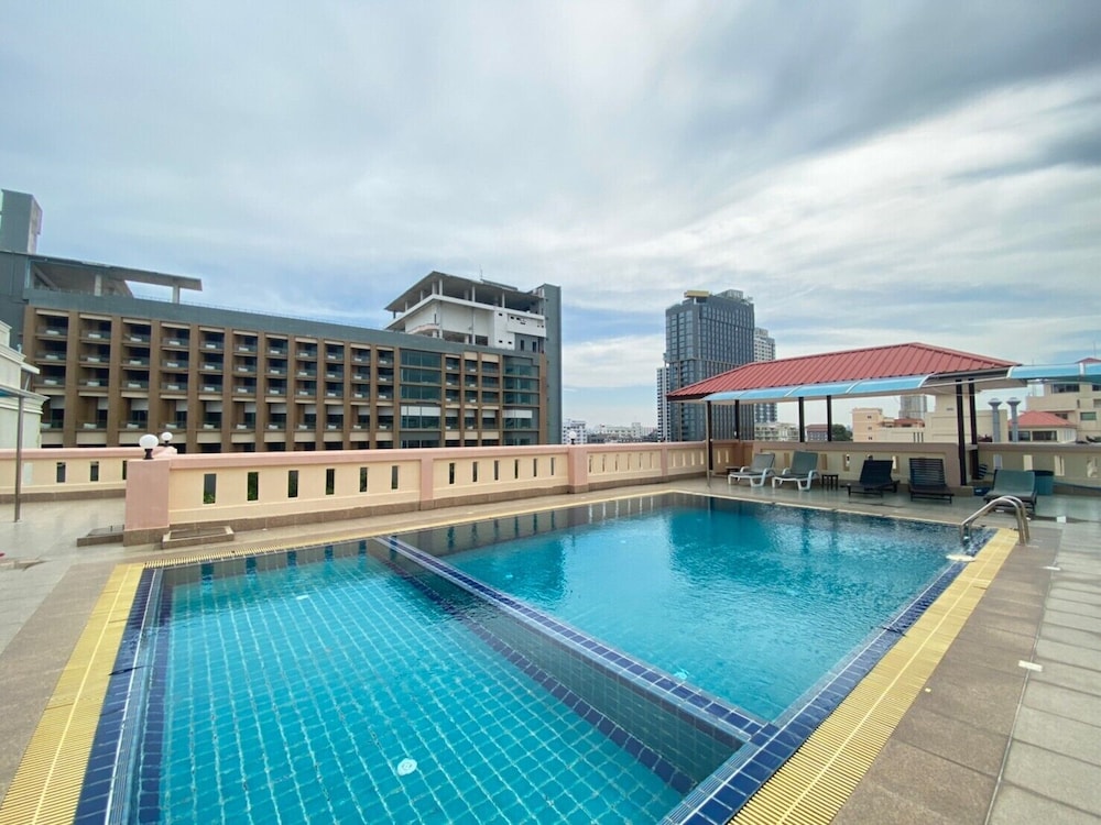 A.A. Pattaya Golden Beach Hotel, Singapore