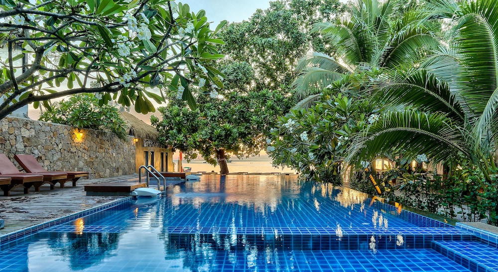 Sairee Hut Resort Koh Tao, Singapore