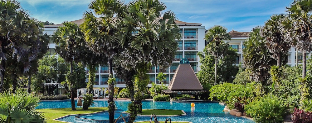 Naithonburi Beach Resort, Singapore