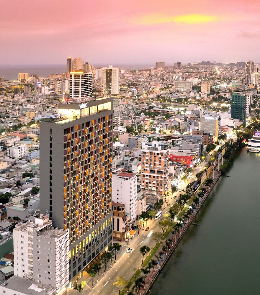 Wink Hotel Danang Riverside, Singapore