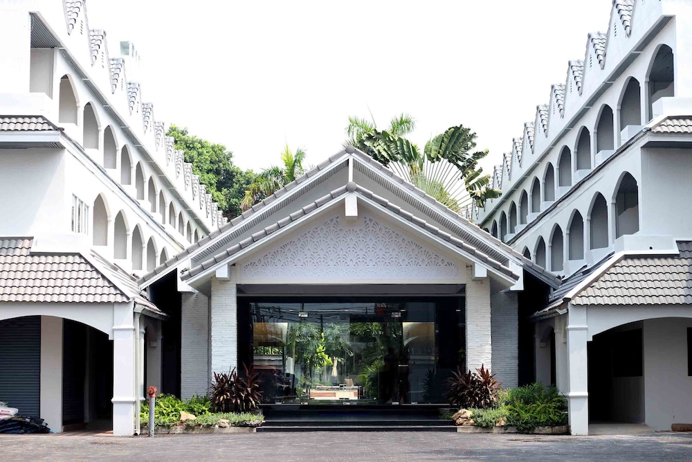 Pooh Beach Resort & Spa, Singapore