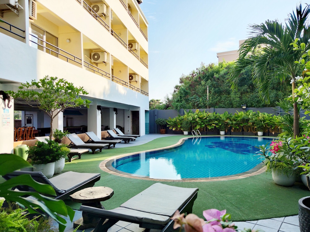 The ChanThong Hotel Pattaya, Singapore