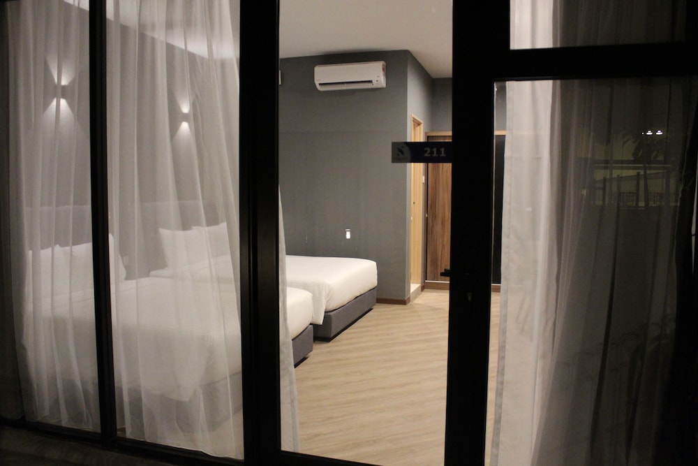 Desa Selatan Resort, Singapore