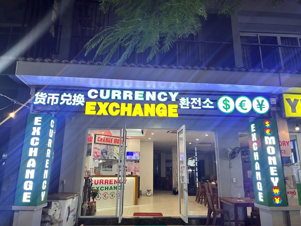 May Hotel Phu Quoc, Singapore