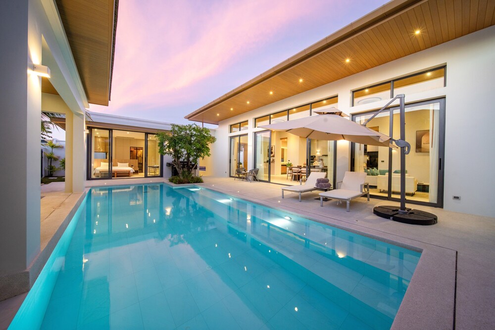 Ming Resort Phuket, Singapore