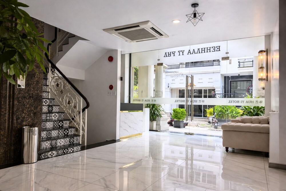 Hua Yi Hotel Phu My Hung - Korean Street, Singapore