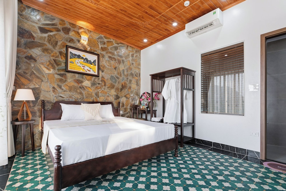 Pearl Garden Tam Coc, Singapore