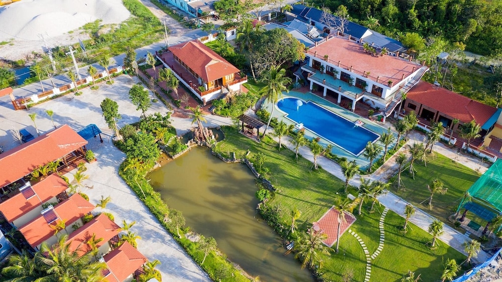 Serene Resort in Bai Vong Phu Quoc, Singapore