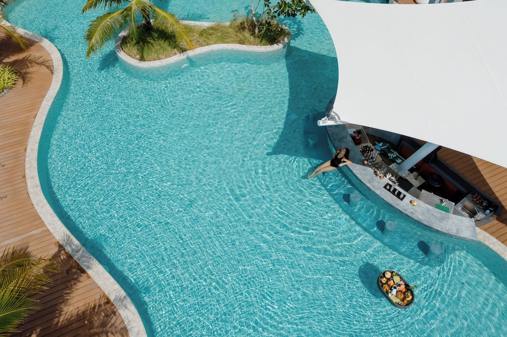 Skyview Resort Phuket Patong Beach (SHA Plus+), Singapore