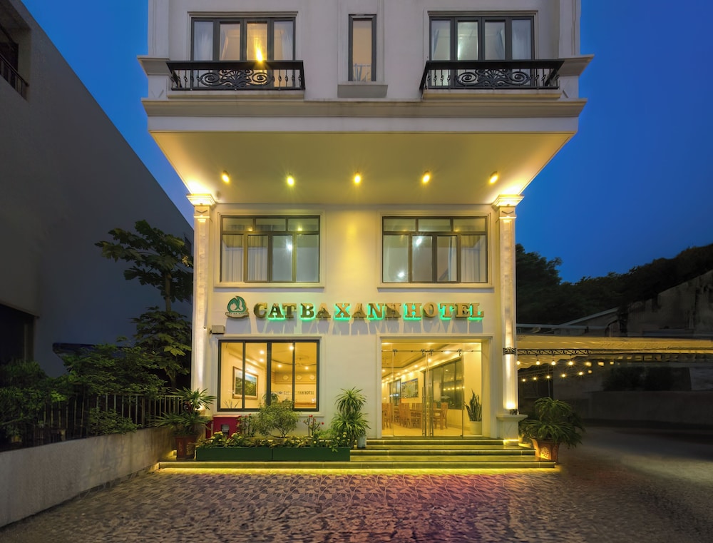 Cat Ba Xanh Spring Garden Hotel, Singapore