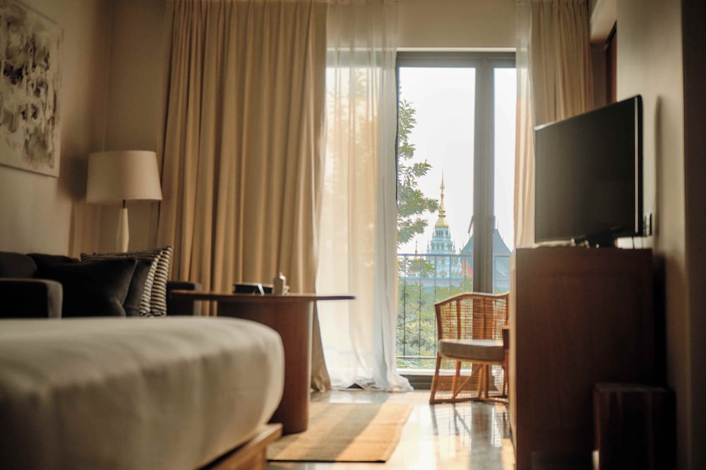 Home Chiang Mai Hotel, Singapore