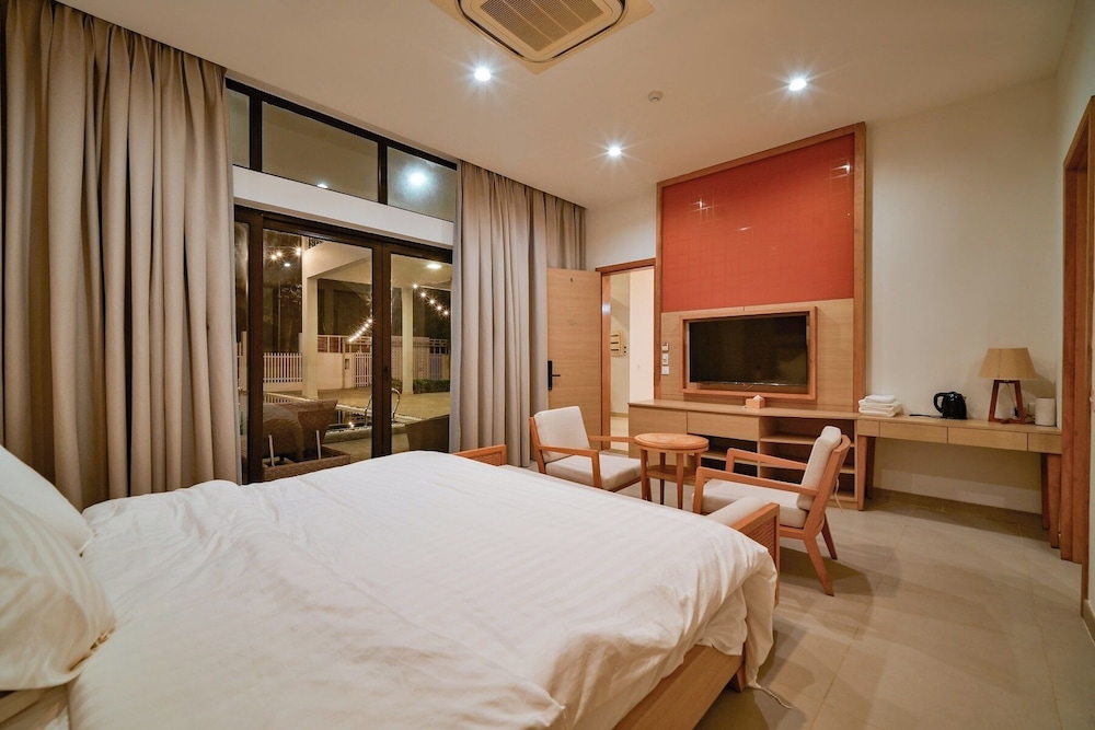 D Mercury Villas Phu Quoc, Singapore