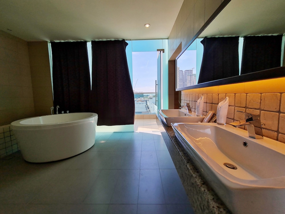 Photo of Swan Garden Hotel, 3-star hotel in Malacca