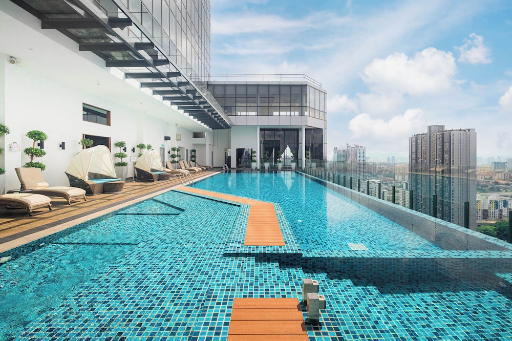 Novo Kuala Lumpur, Singapore
