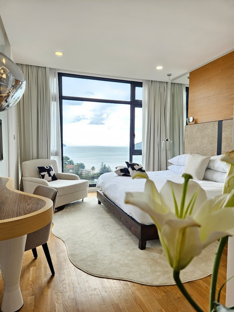 The Langkawi Luxury, Singapore
