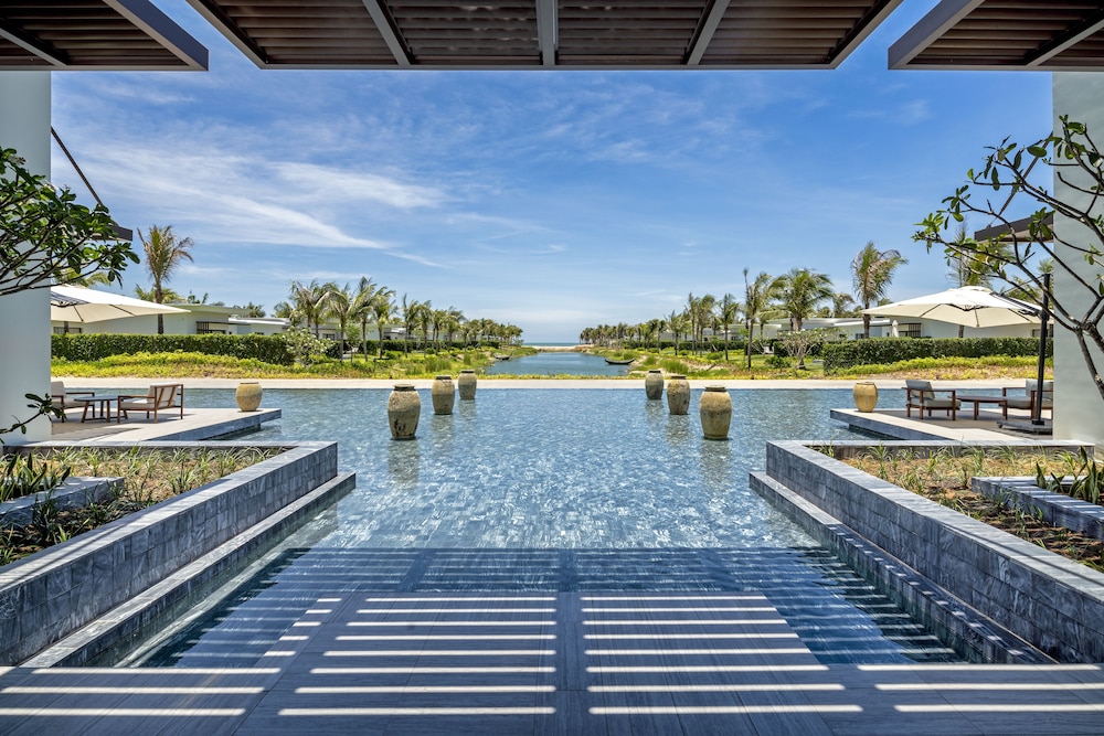 Melia Ho Tram Beach Resort, Singapore