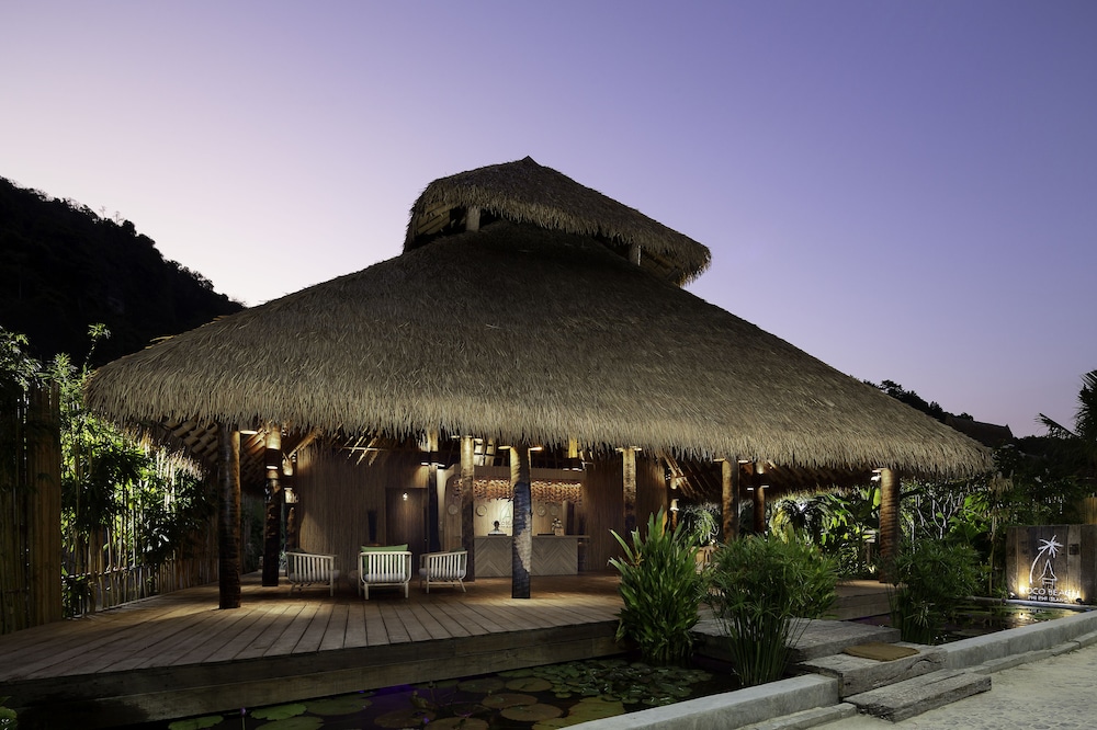 Phi Phi CoCo Beach Resort, Singapore