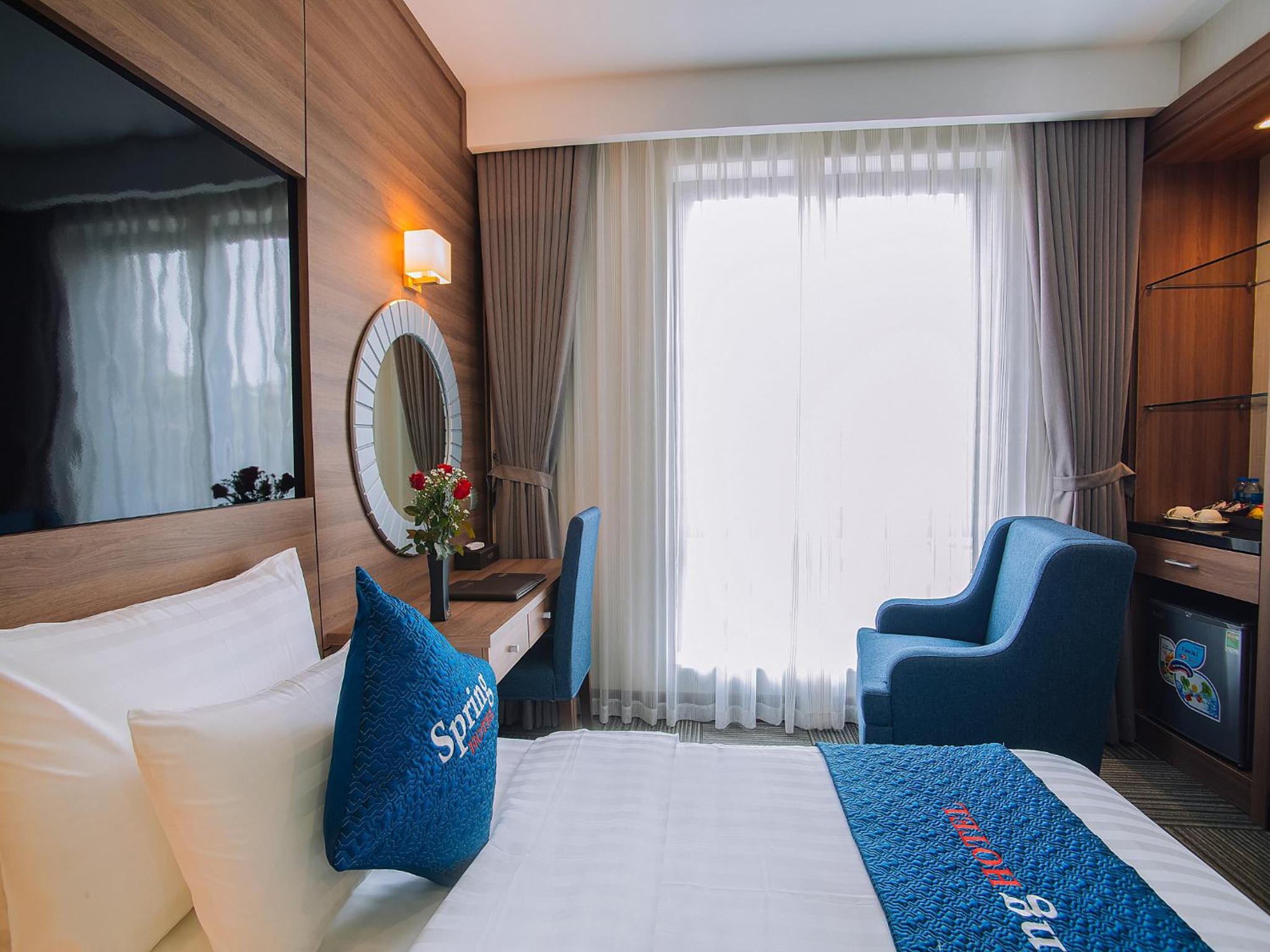 Spring Hotel Hanoi, Singapore