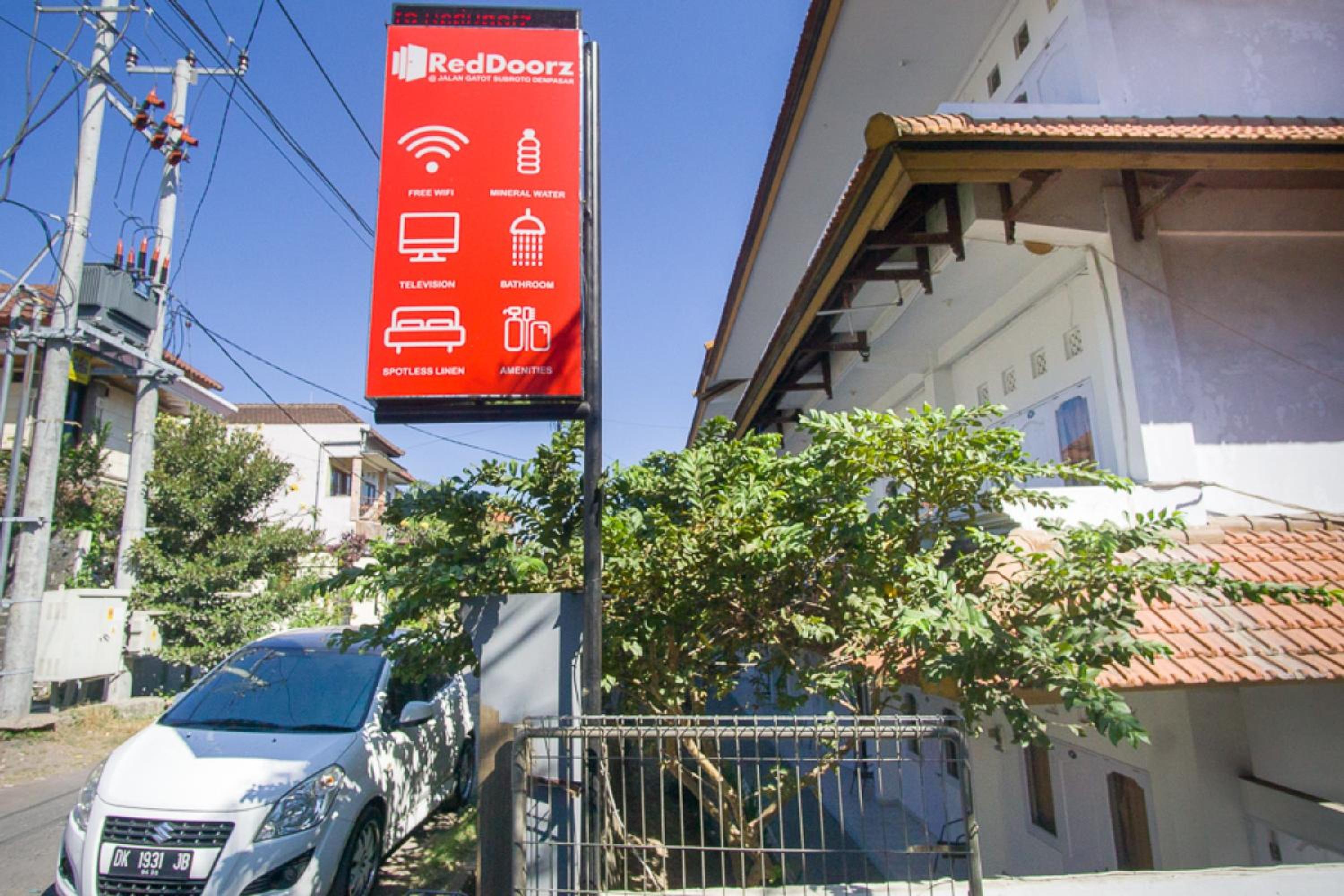 RedDoorz @ Jalan Gatot Subroto Denpasar, Singapore