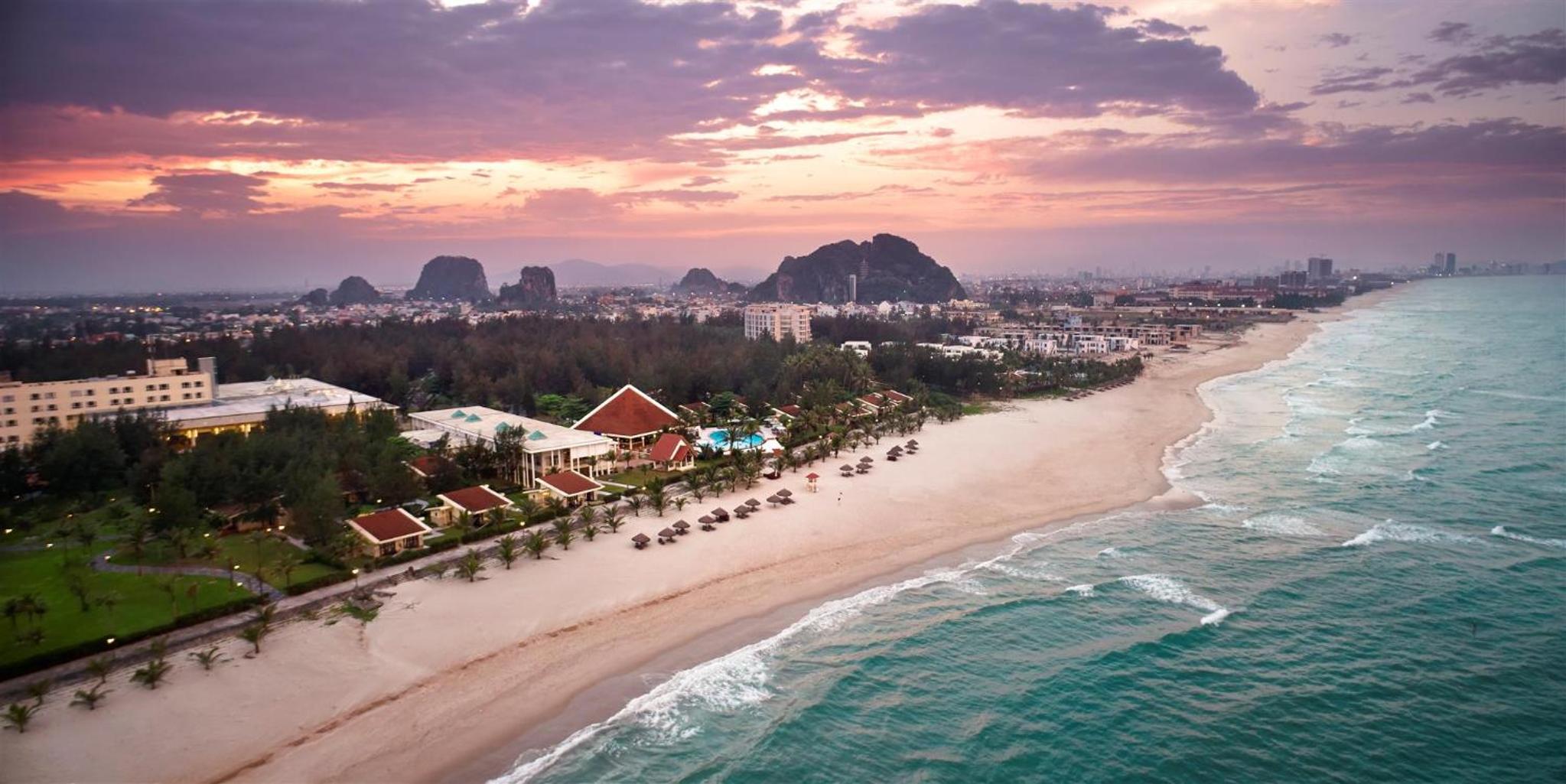 Sandy Beach Non Nuoc Resort, Singapore