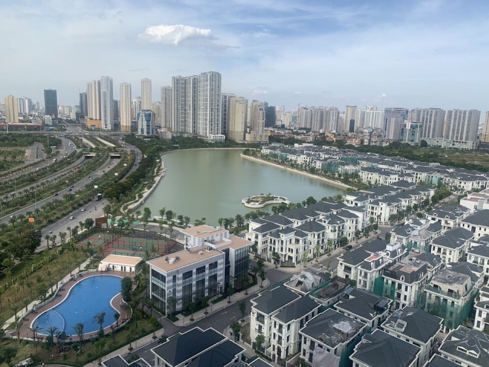 Vinhomes Green Bay Apartments, Singapore