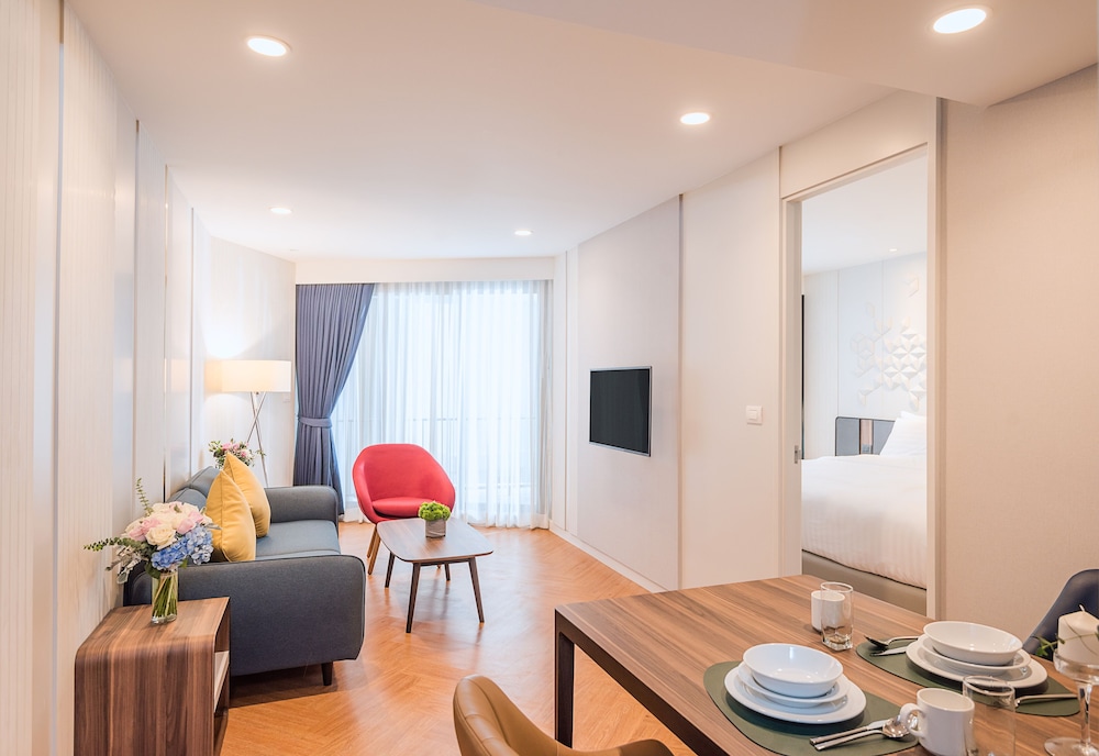 Amanta Hotel & Residence Sathorn, Singapore