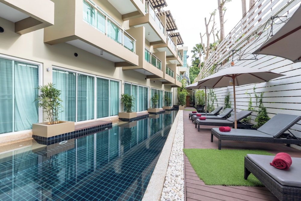 Navinda Krabi, Singapore
