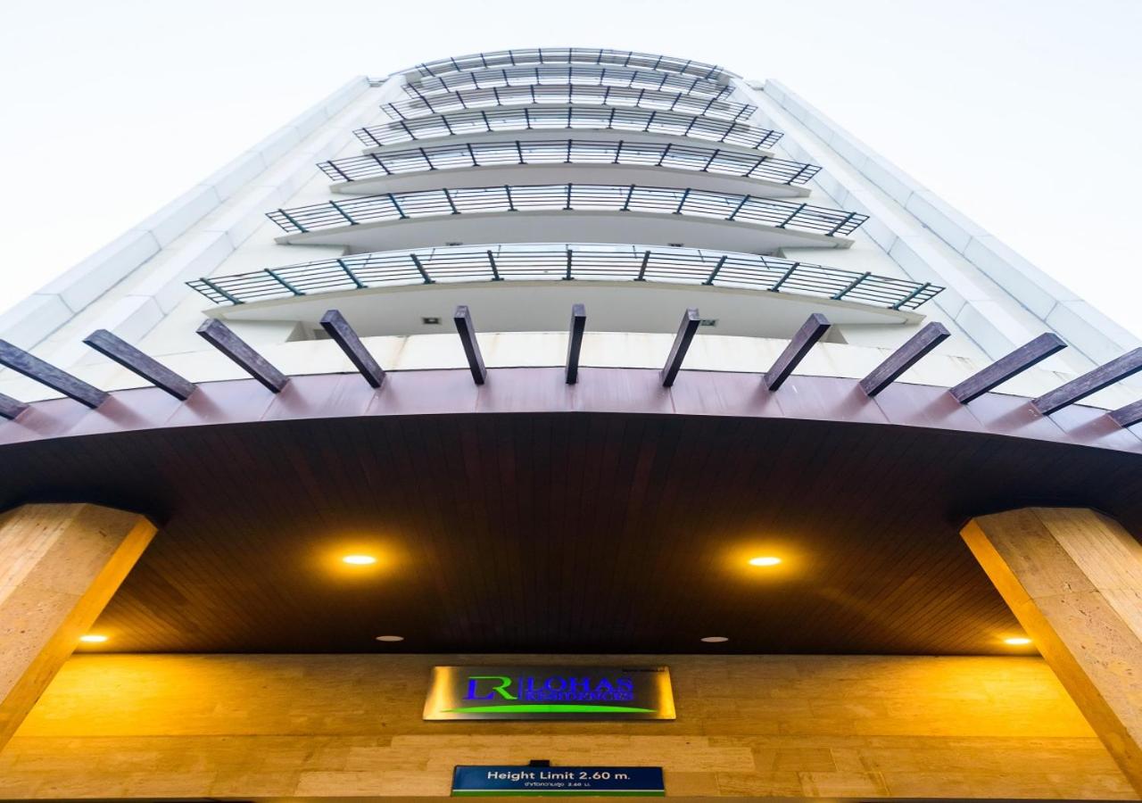 Lohas Residences Sukhumvit 2, Singapore