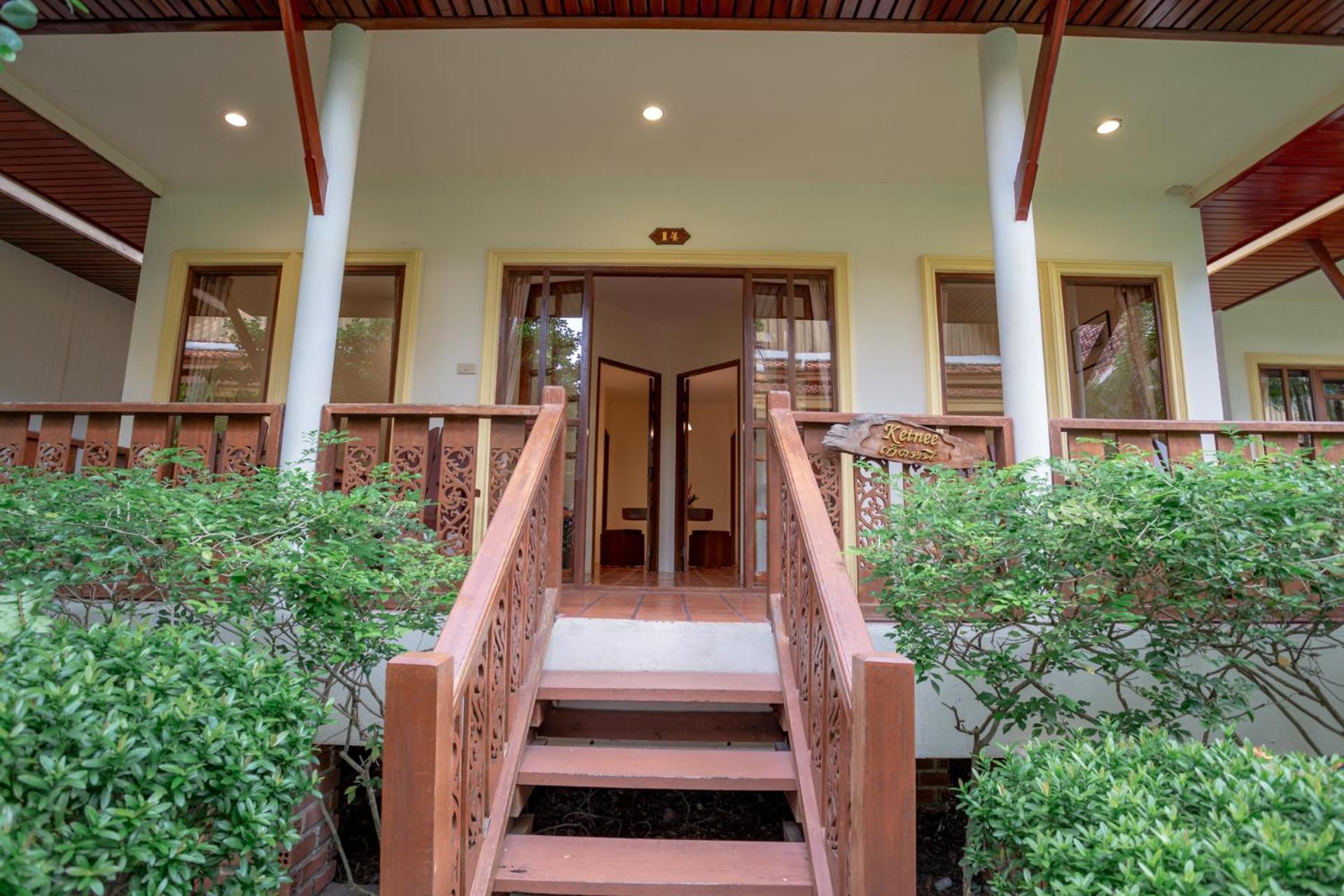 Bangtao Village Resort, Singapore