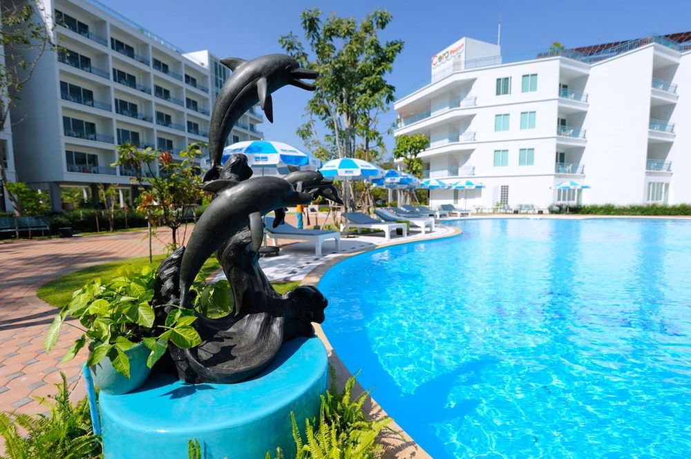 Cera Resort @ Cha-am, Singapore