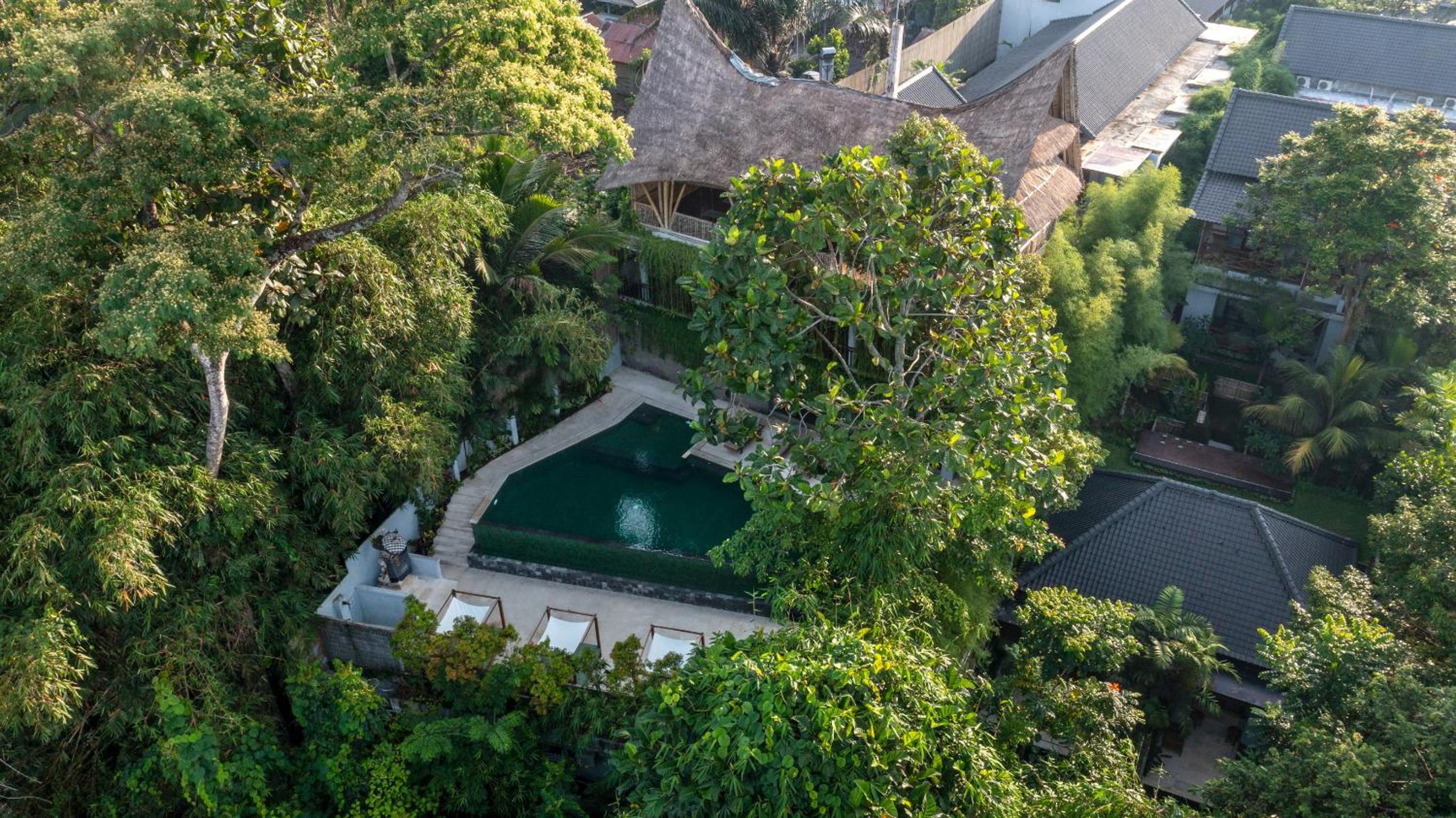 Dinara Ubud, Singapore