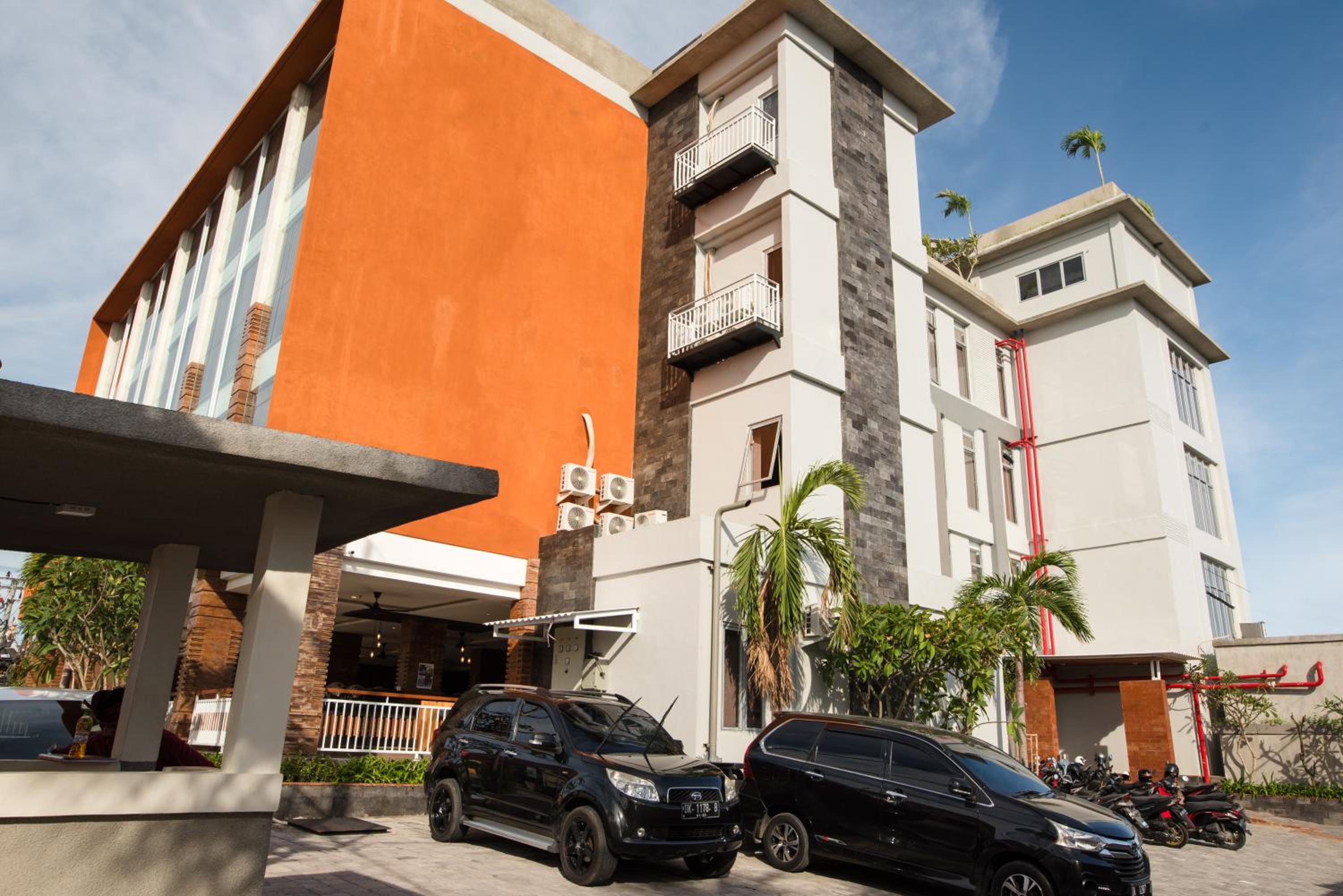 Canggu Dream Village, Singapore