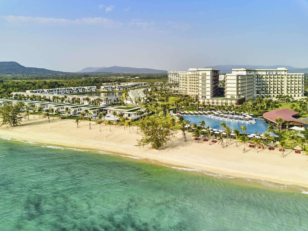 Mövenpick Resort Waverly Phu Quoc, Singapore