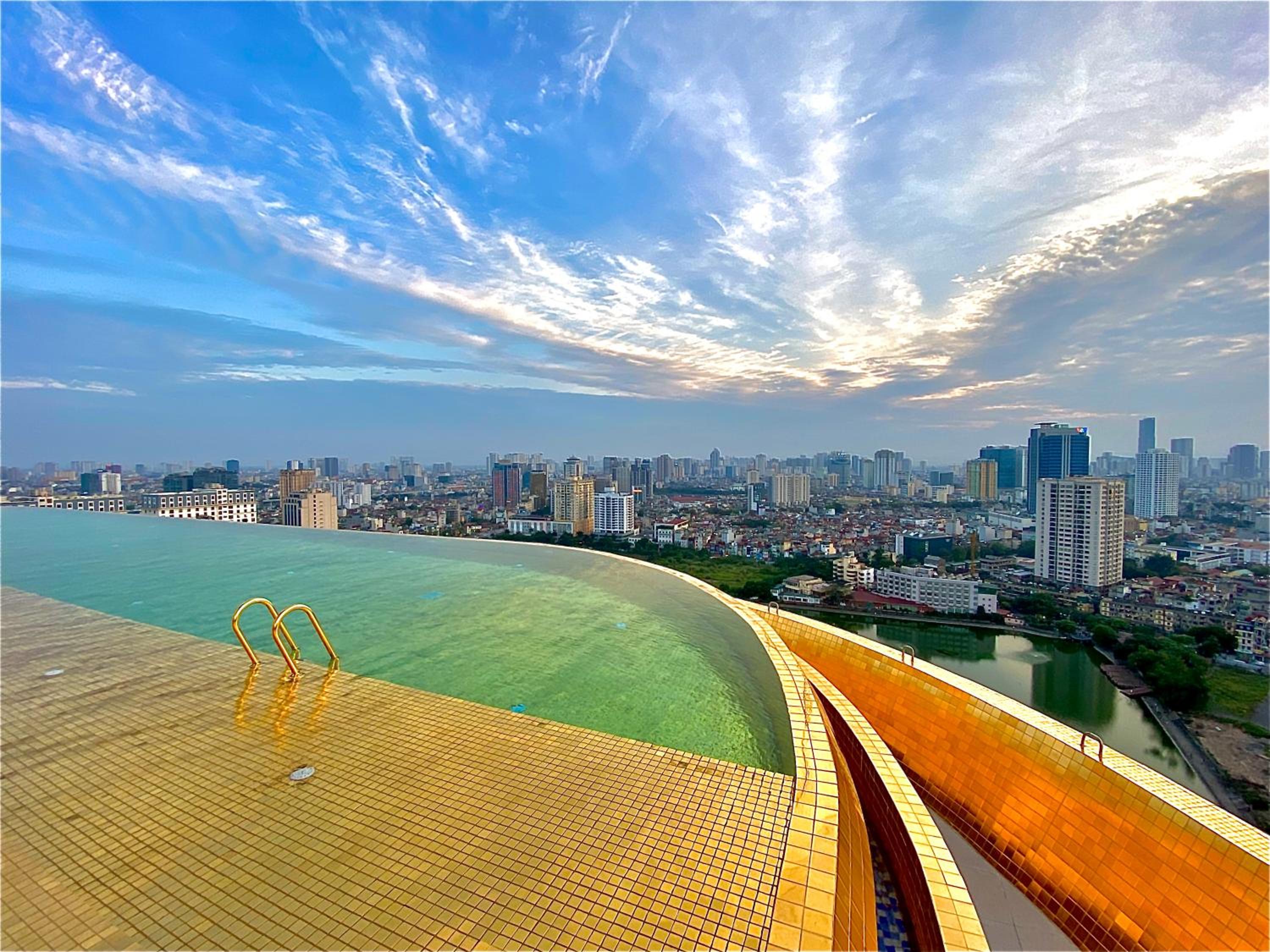 Dolce by Wyndham Hanoi Golden Lake, Singapore