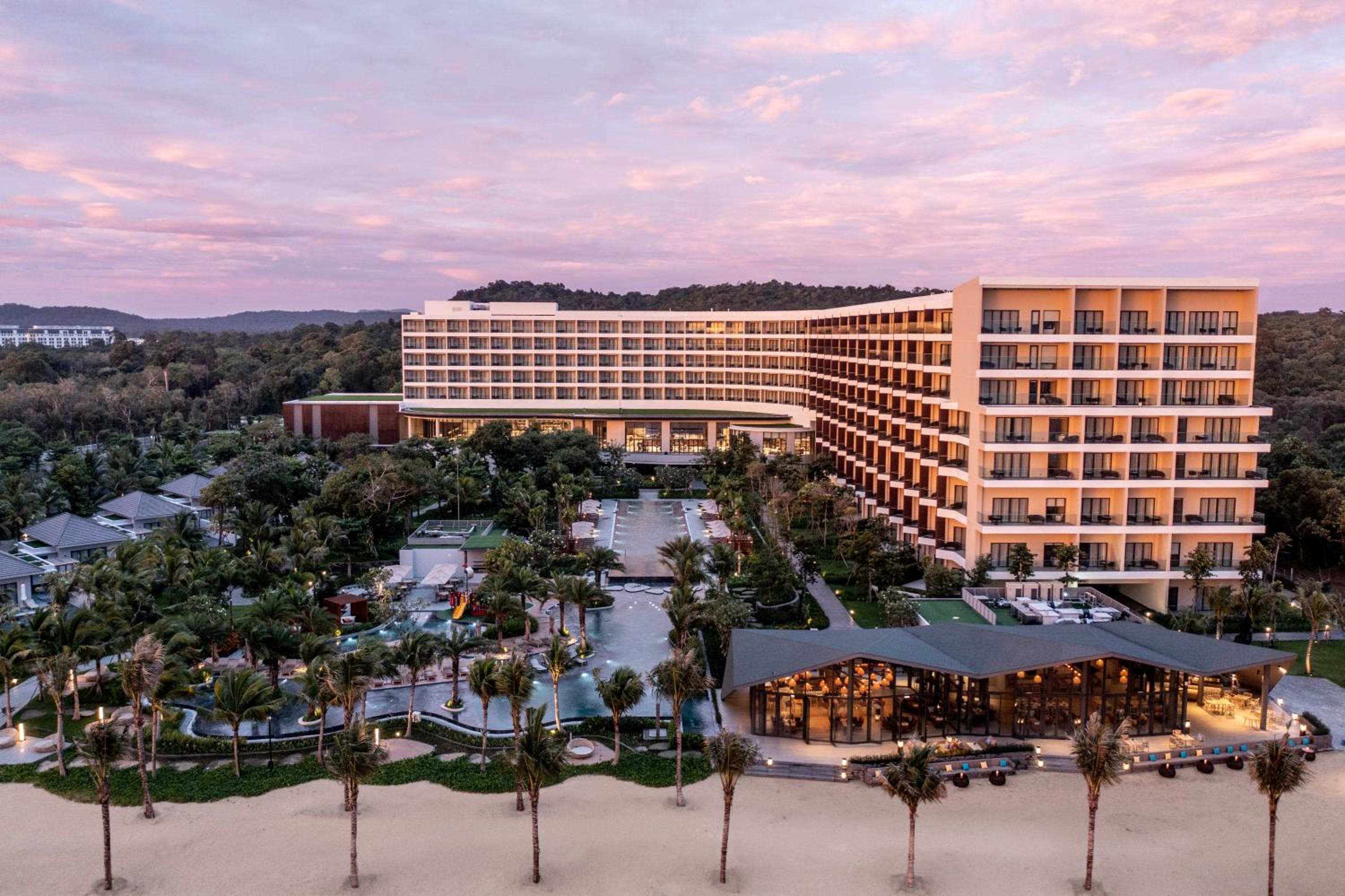 Crowne Plaza Phu Quoc Starbay by IHG, Singapore
