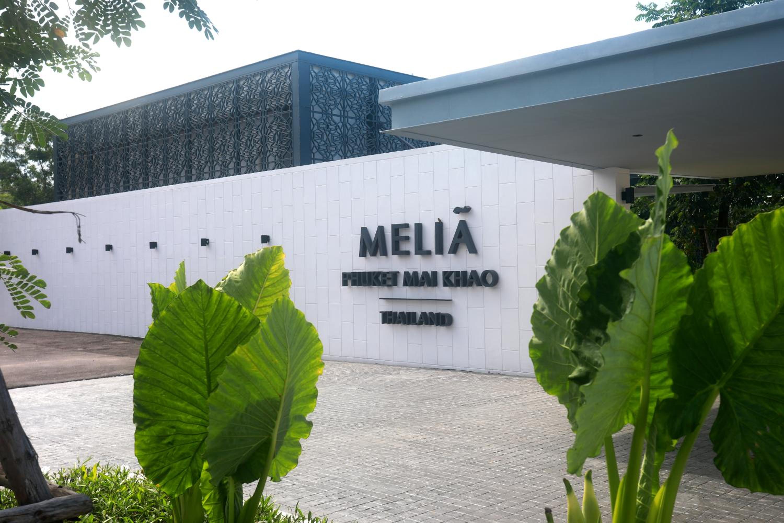 Melia Phuket Mai Khao, Singapore