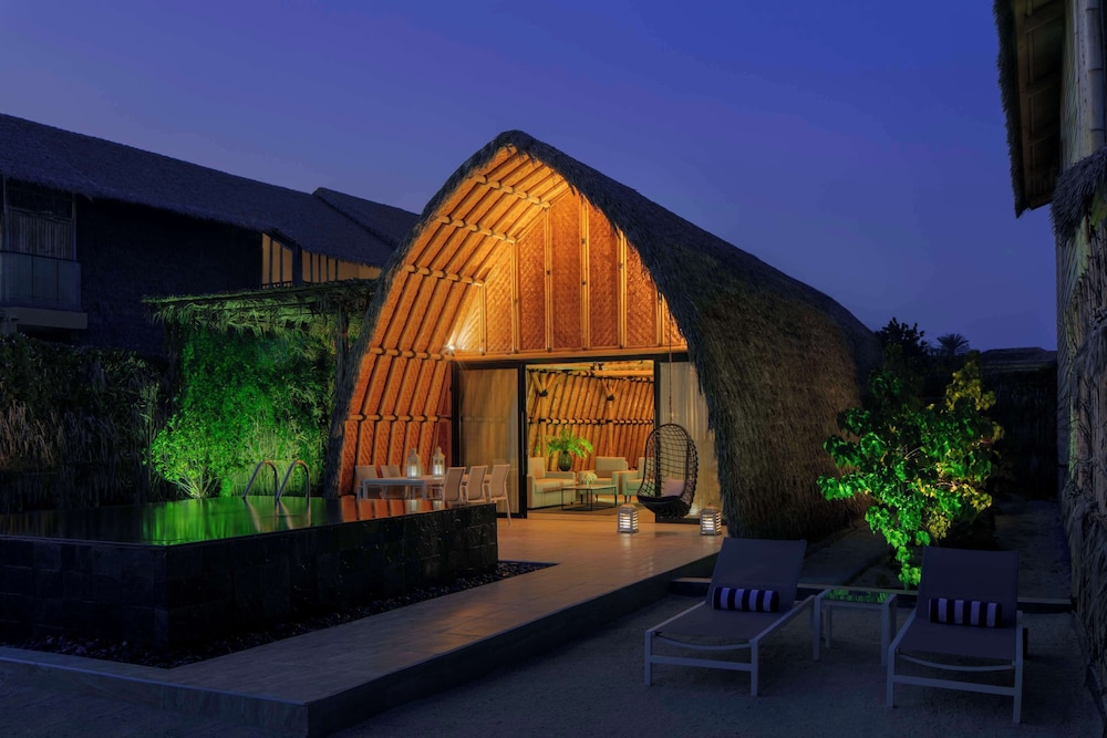 Anantara World Islands Dubai Resort, 5-star hotel in Dubai (and vicinity)