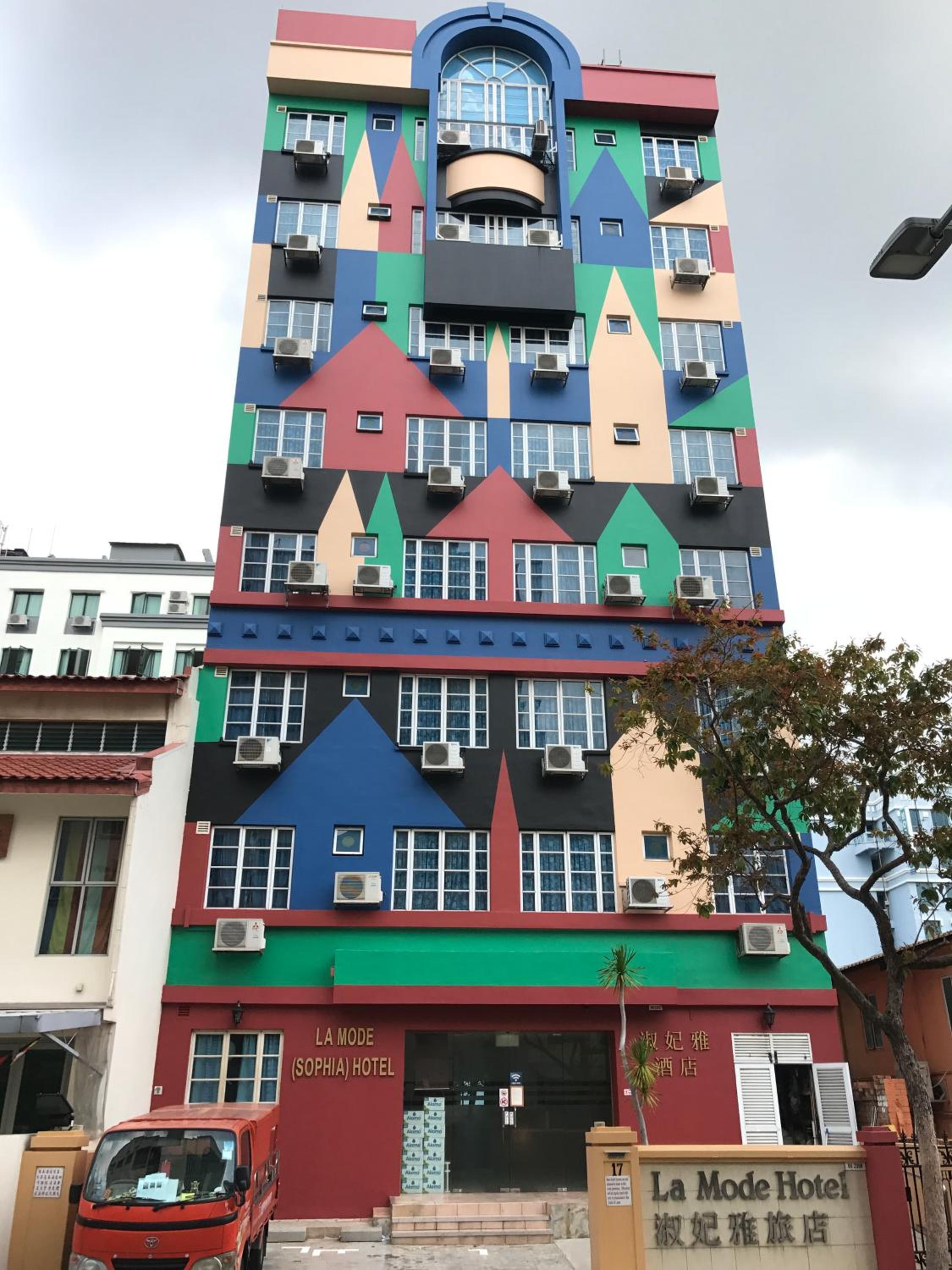 La Mode Sophia Hotel , Check in from 10am ,Check out at 10am Next day, Singapore