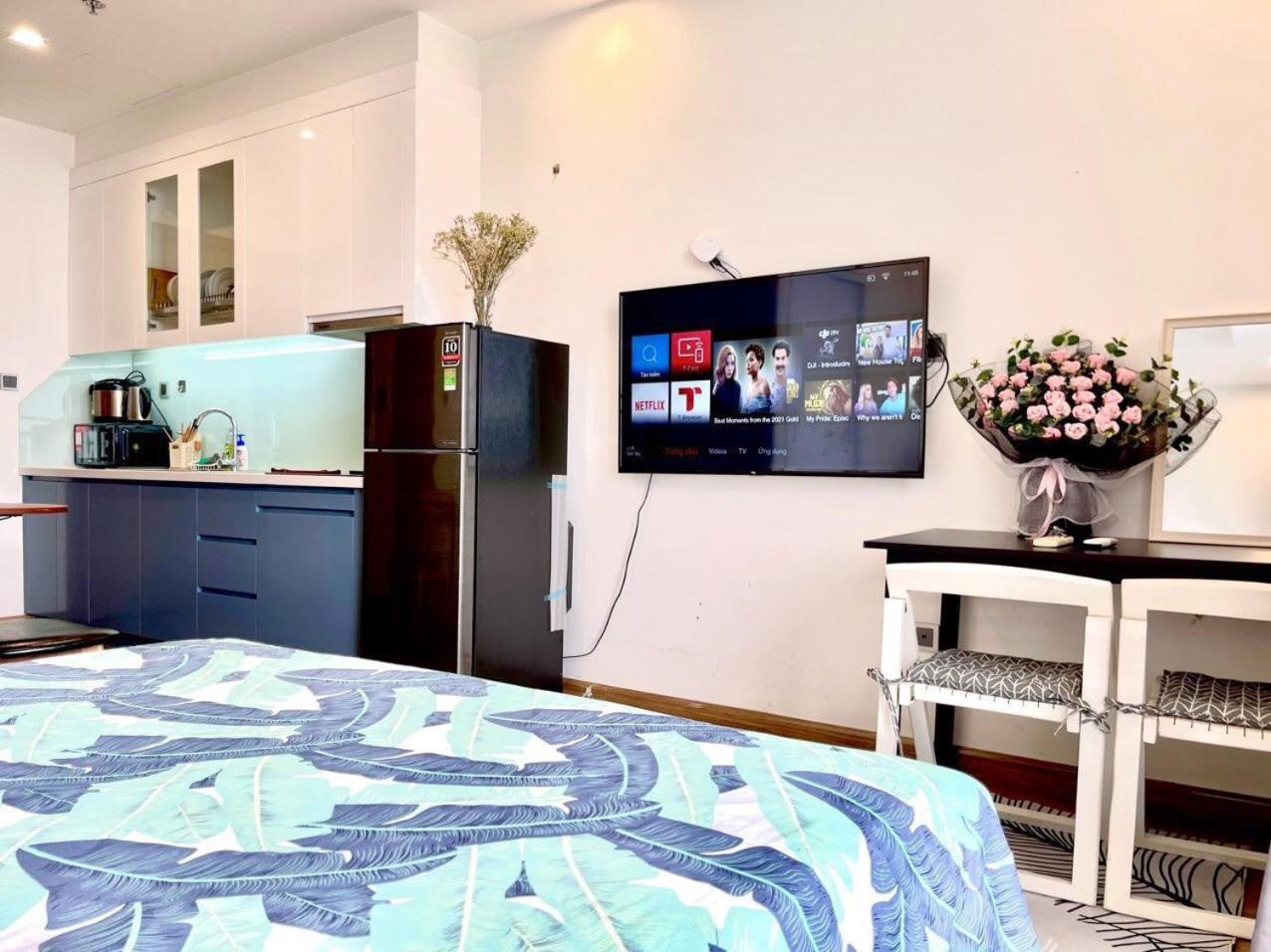 Vinhomes Green Bay-Studio Apartment, Singapore