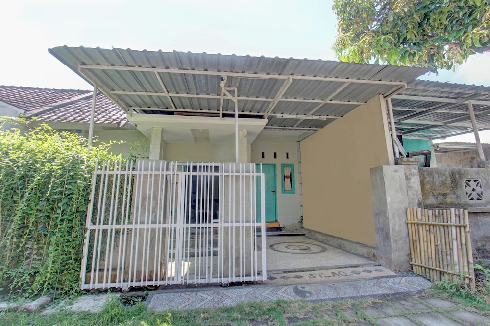OYO 92825 Kamar Lombok, Singapore