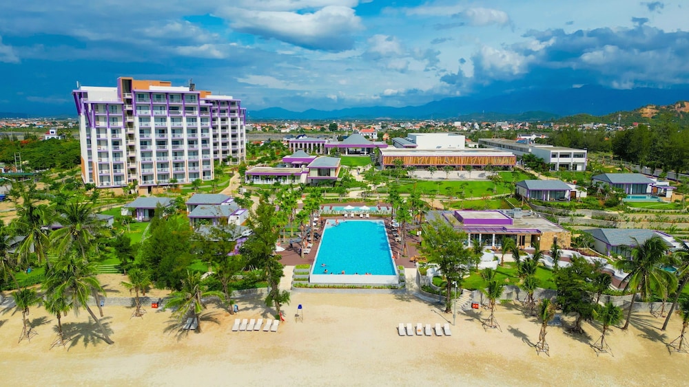 TTC Van Phong Bay Resort, Singapore