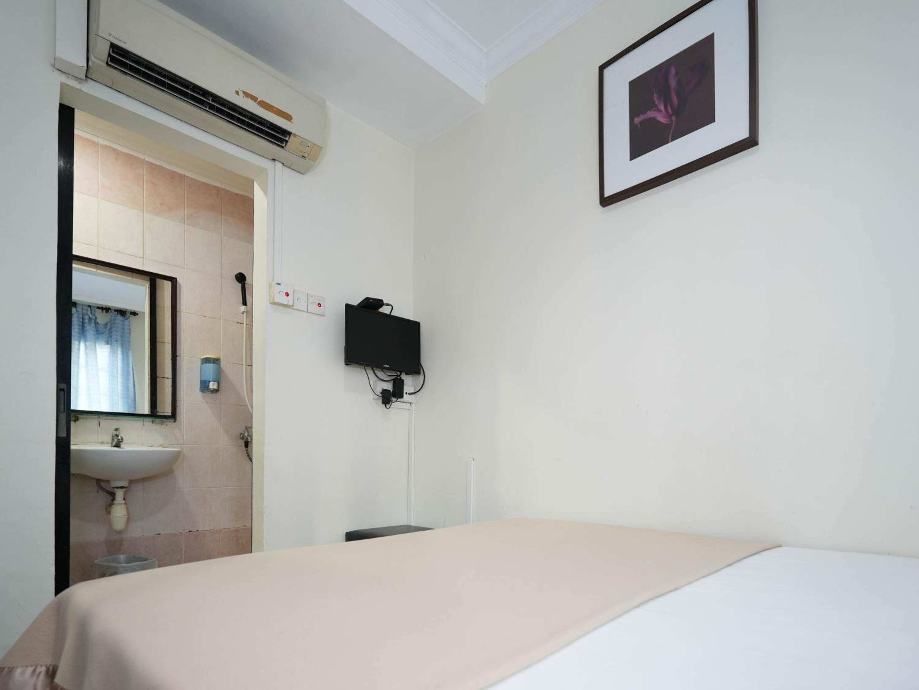 Amrise Hotel, Check in at 10PM, Check out at 9AM, Singapore
