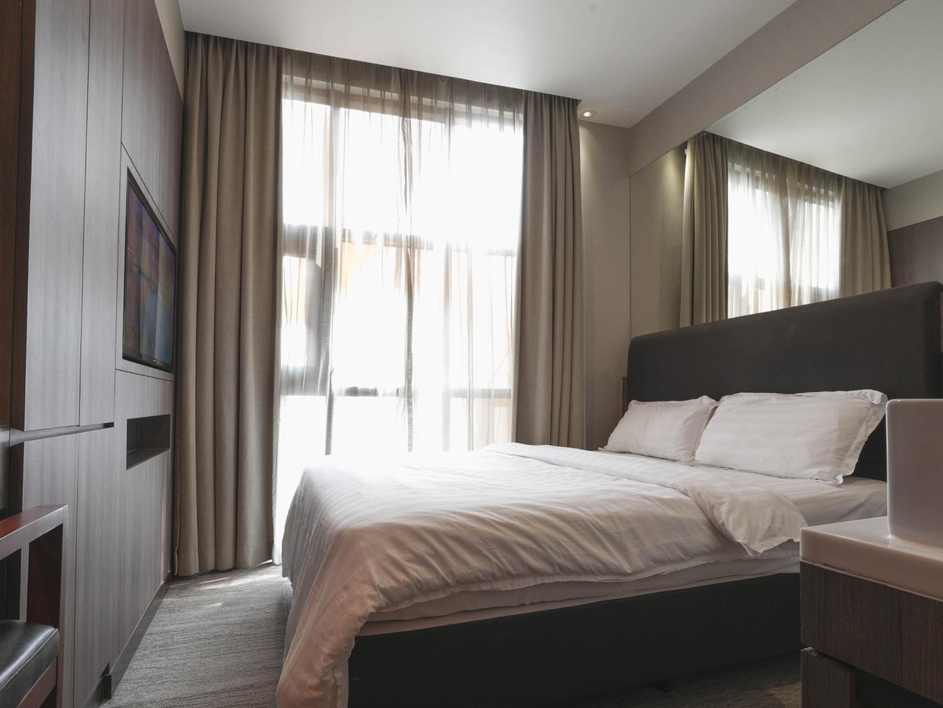 Amrise Hotel Kitchener, Check In 9PM, Check Out 8AM, Singapore