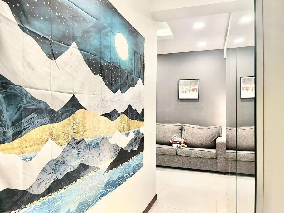 Centrally-located Cozy Apt Near 3 MRT Lines, Singapore