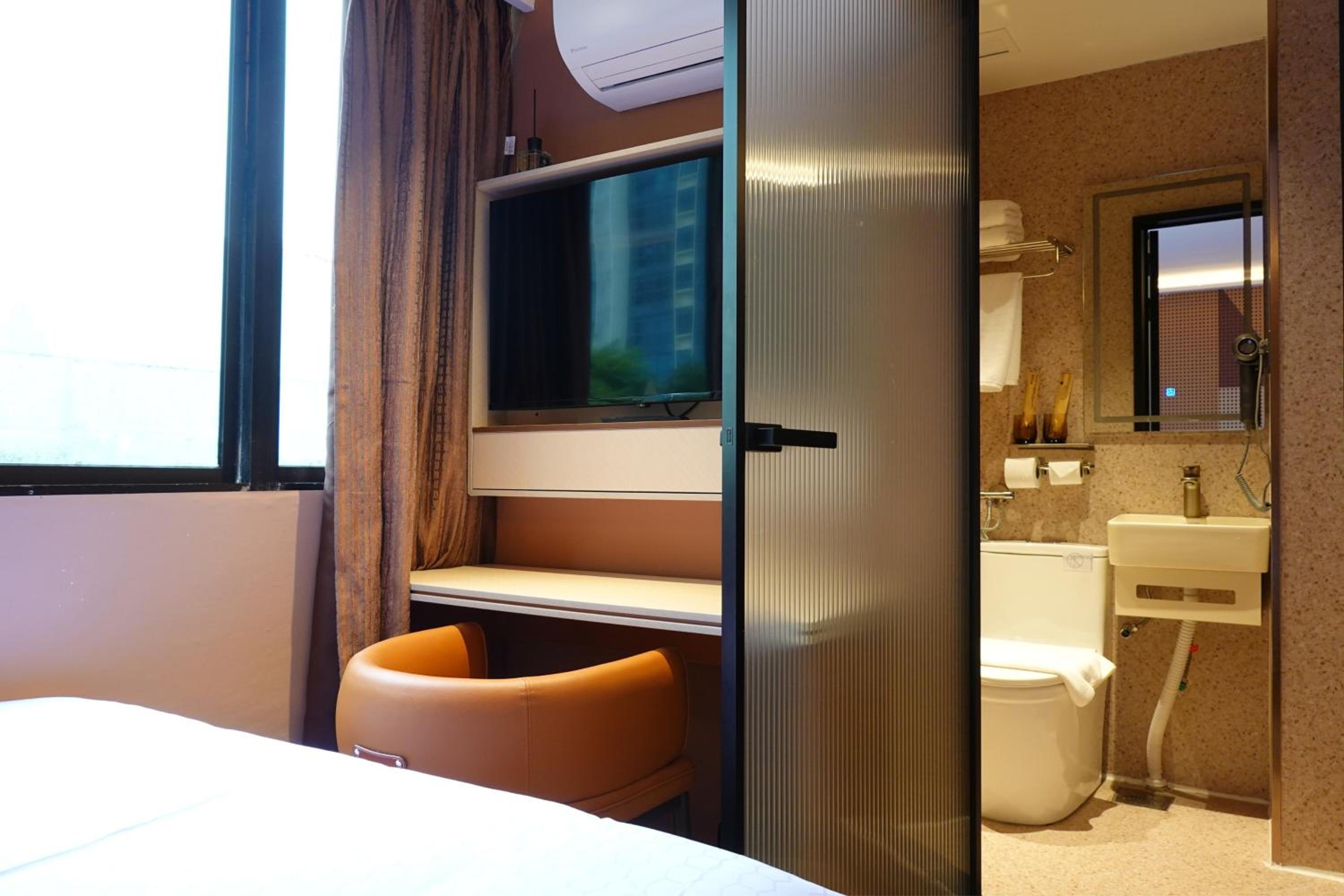 A Hotel Farrer Park - Newly Renovated, Singapore