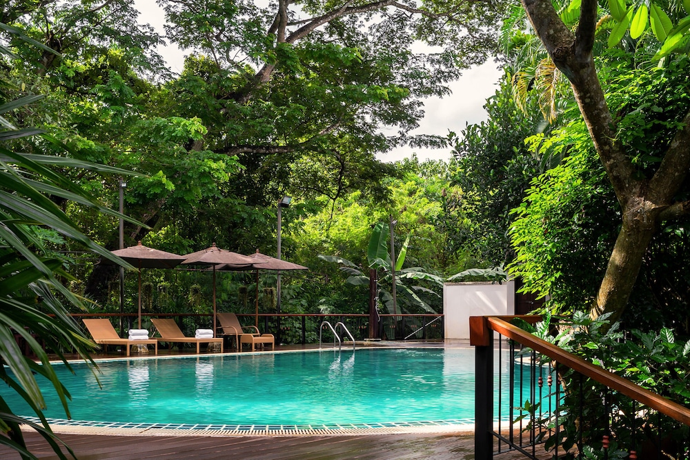 Ratchapruek Lanna Boutique, Singapore