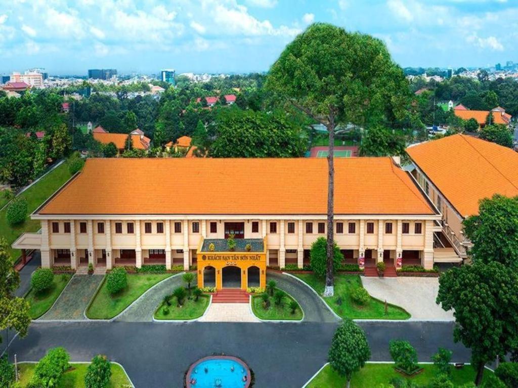 Tan Son Nhat Hotel, Singapore