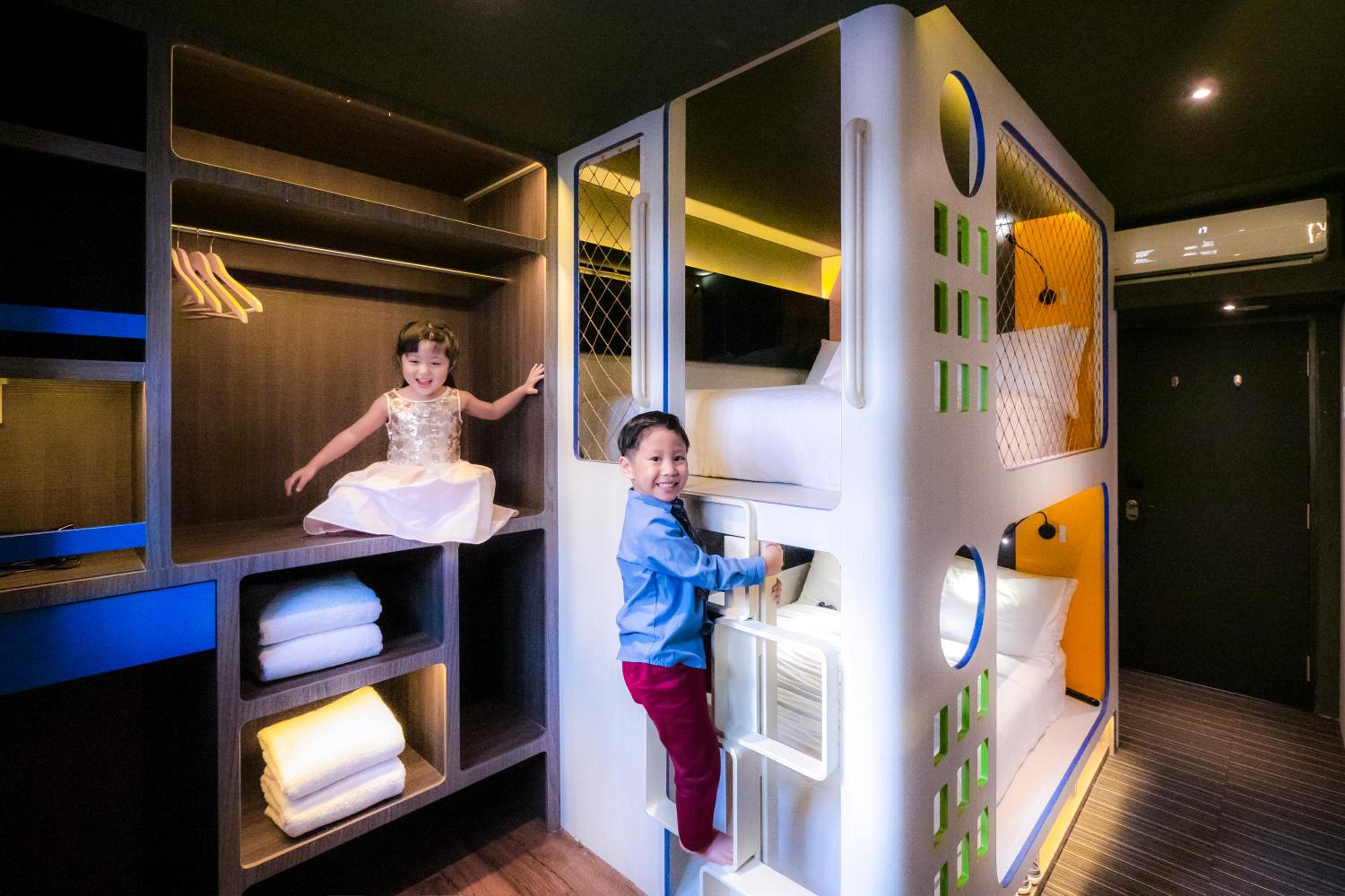 CUBE Family Boutique Capsule Hotel at Chinatown, Singapore