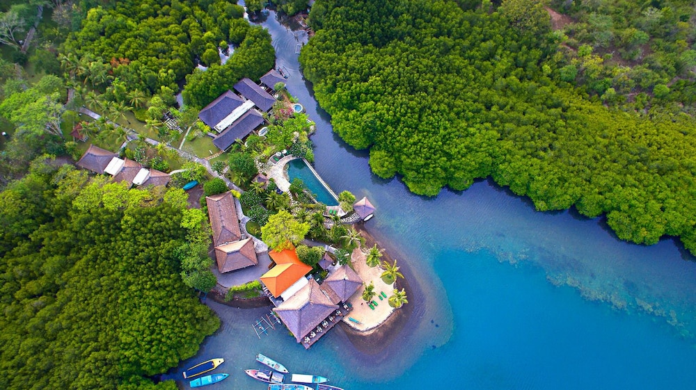 Mimpi Resort Menjangan, Singapore