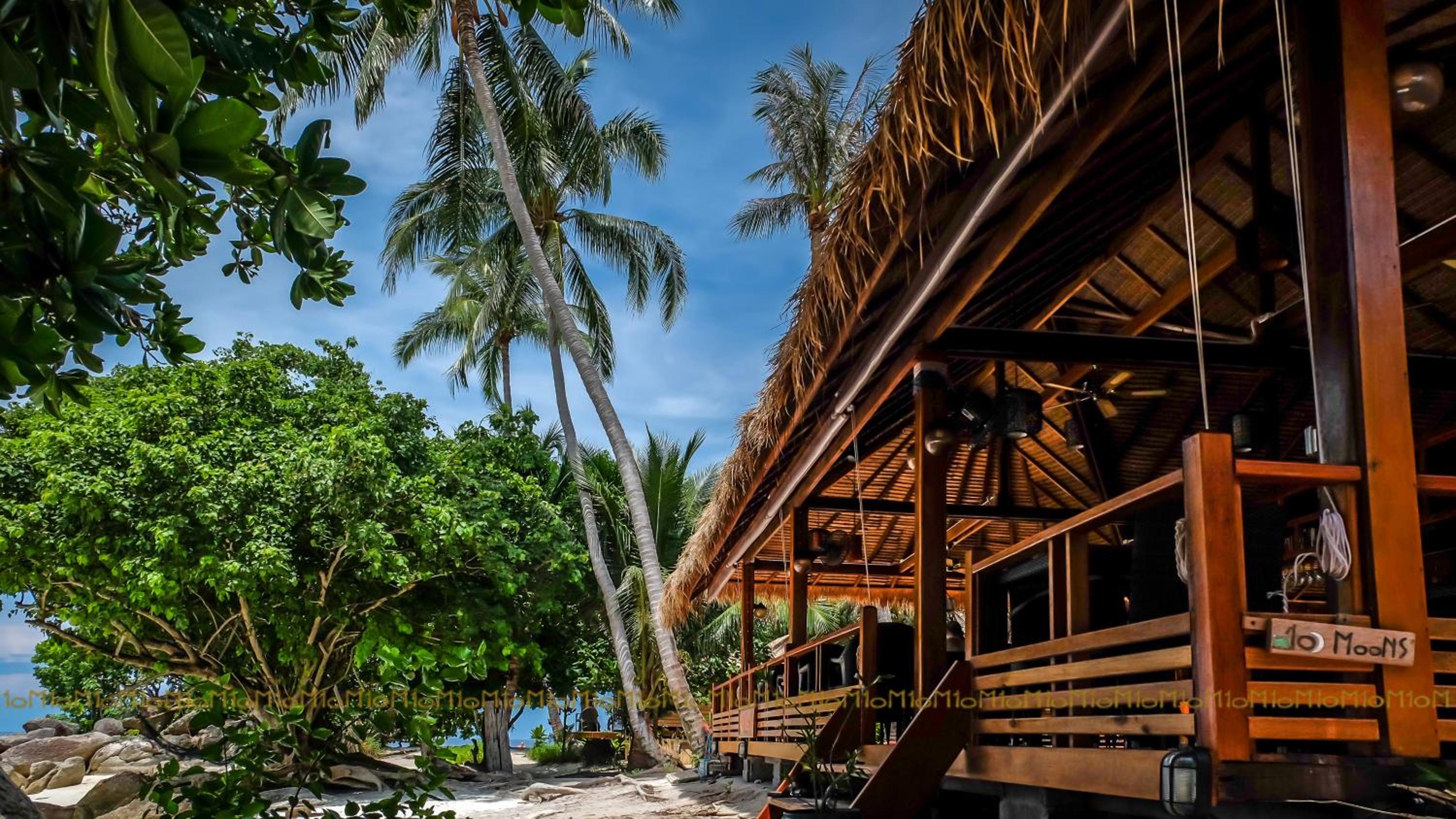Ten Moons Lipe Resort, Singapore